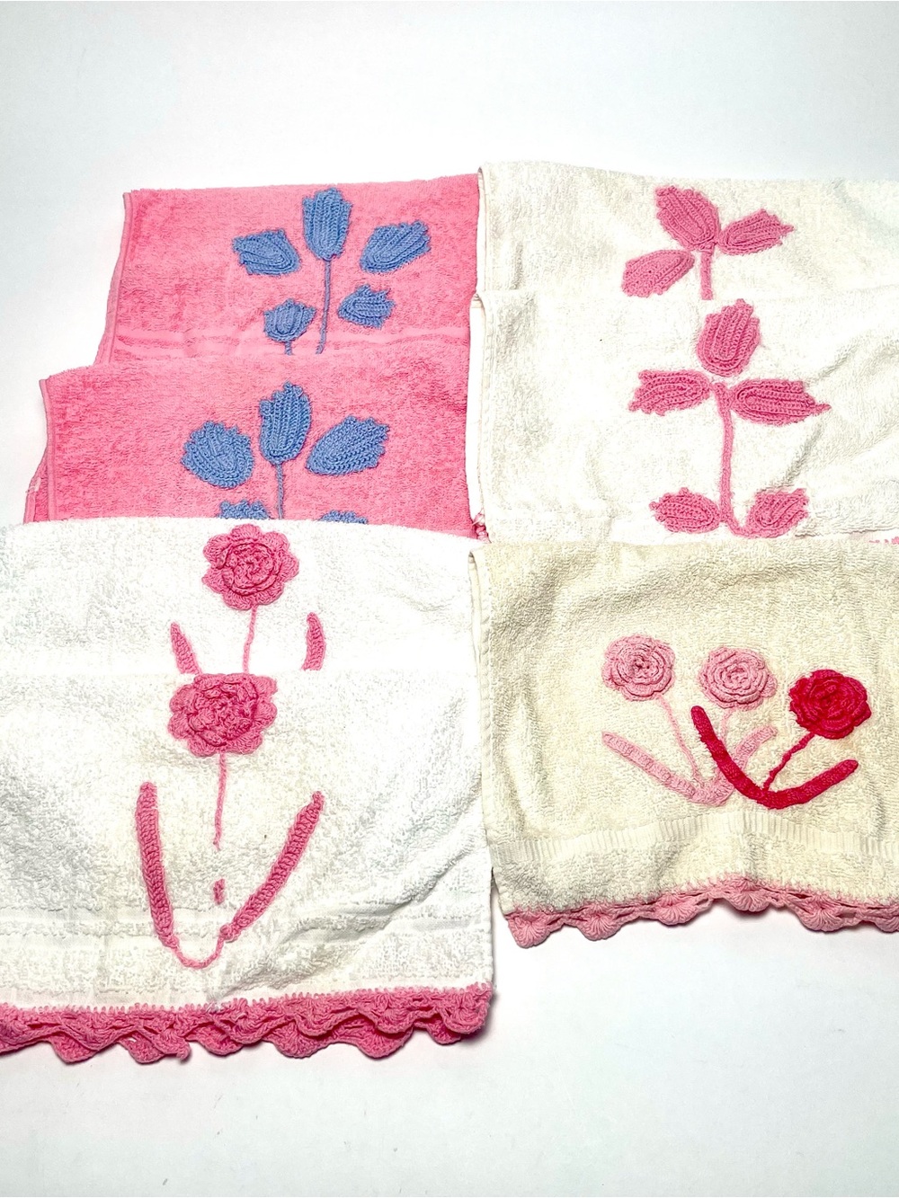 Vintage 1960s 1970s Crochet Floral Appliqué Fingertip Guest Hand Towels Lot 7